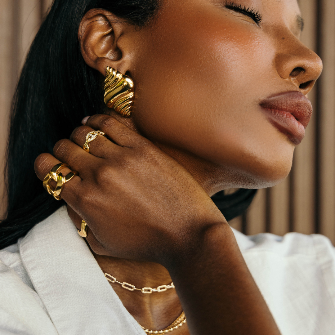 Aaliyah Shell Earring: Gold